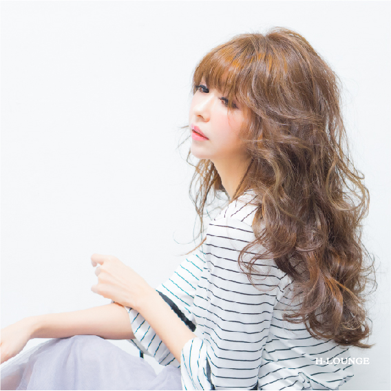 Read more about the article 女神唯美流金光澤木馬捲長髮燙髮